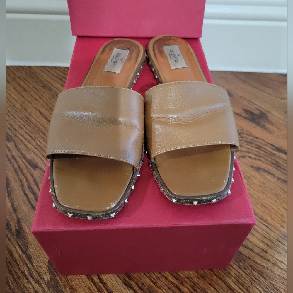 Valentino Nappa Soul Rockstud Flat Sandal Size 39